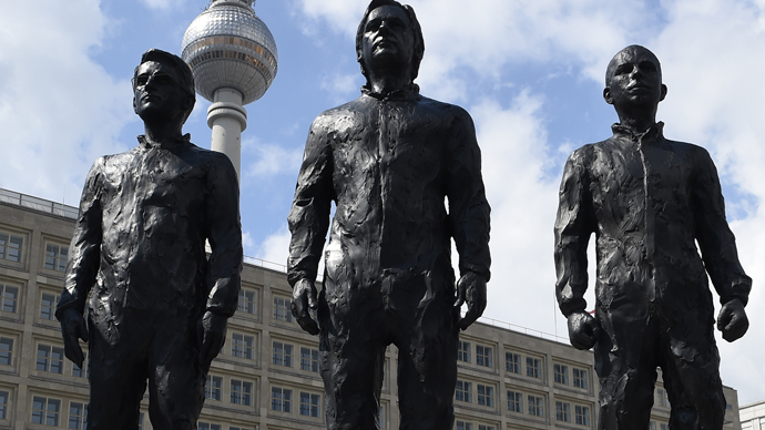 statues-of-snowden-assange-and-manning-unveiled-in-berlins-alexanderplatz-square-3