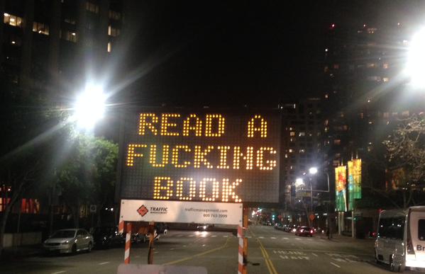 los-angeles-traffic-sign-hacked-with-an-awesome-message-for-everyone